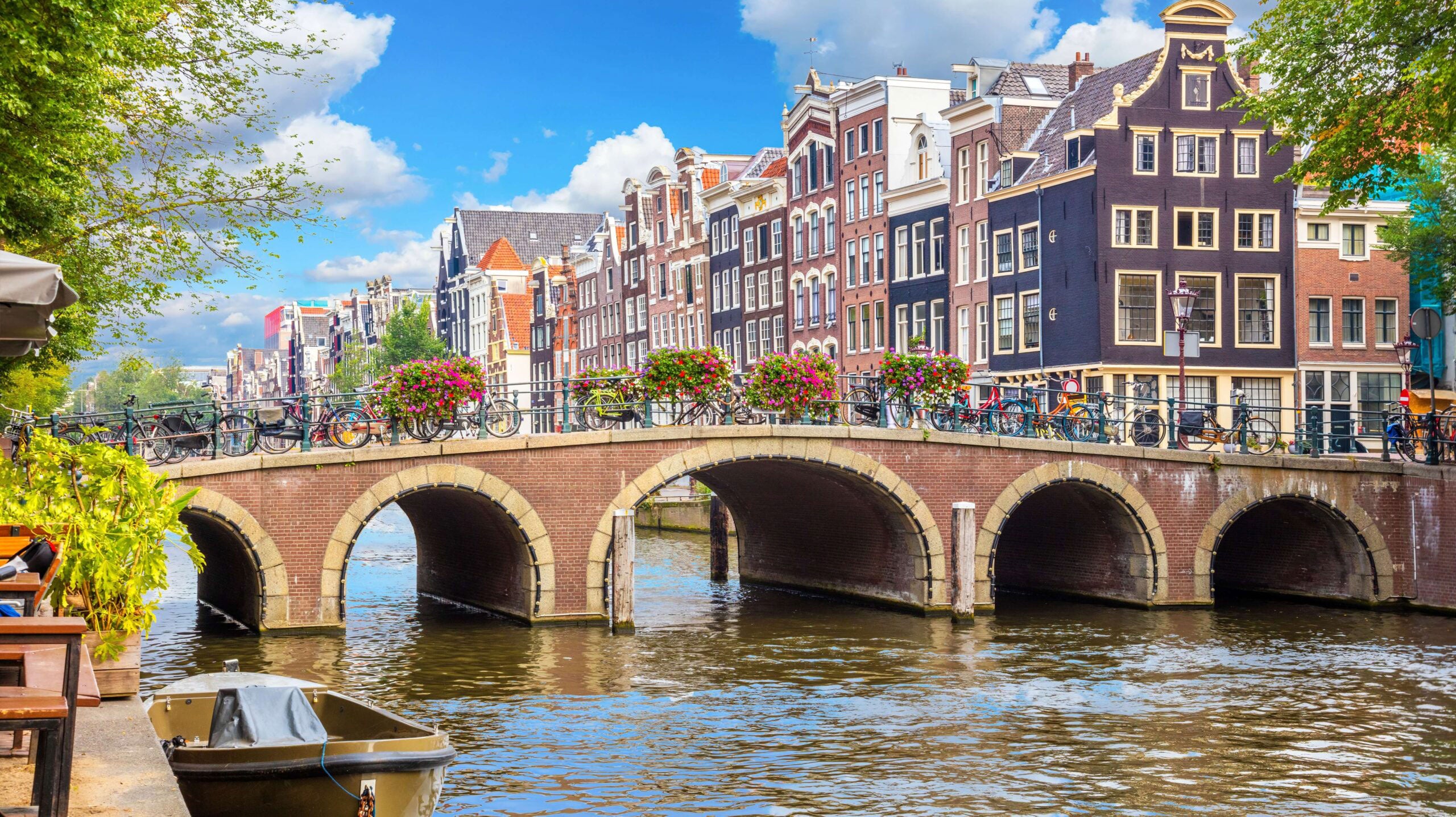 Canal Amsterdam Koffie - Authentieke Amsterdamse koffie van CaféHuis, geïnspireerd door de iconische grachten van Amsterdam.